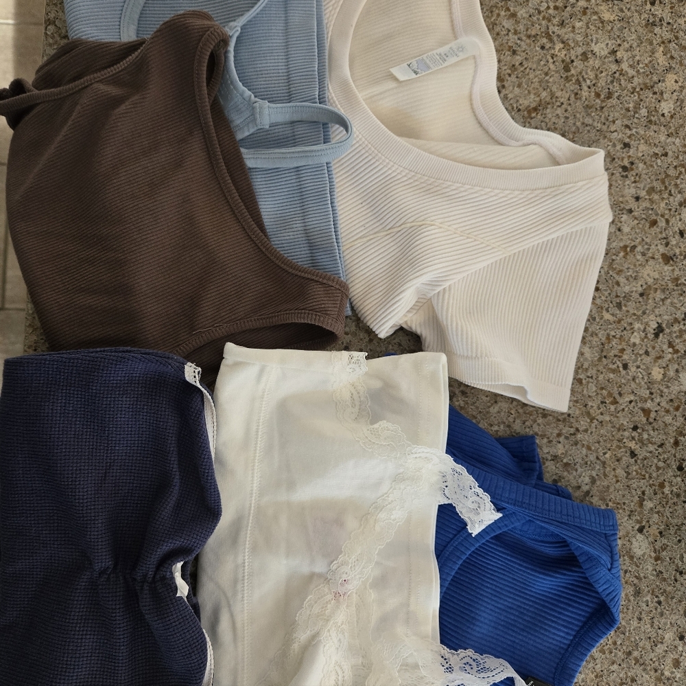 6 Cute Short Top/ Tanks!